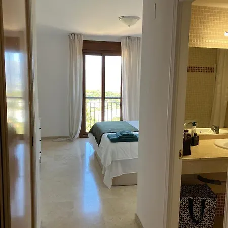 Socrates Rental, La Mairena - El Soto Golf Club Free Padel Gym Tennis & Golf Apartment Ojen